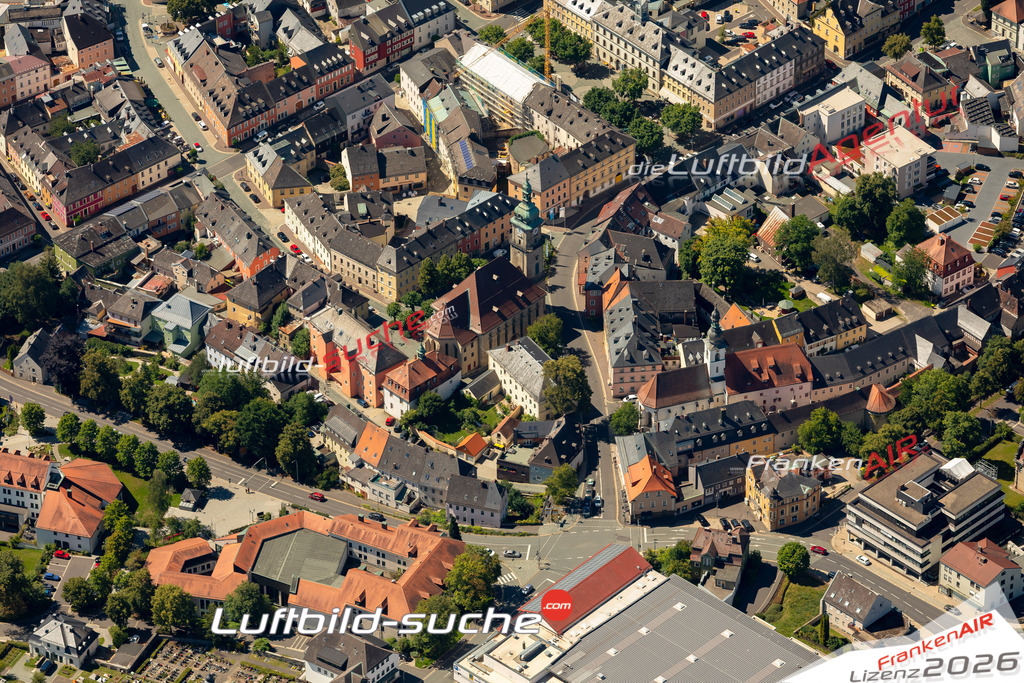 Das Luftbild zeigt : Maximilianstraße Wunsiedel - Die Luftaufnahme wurde 2023 vom UL-Flugzeug aus erstellt ( keine Drohne ) - Hochauflösende Luftaufnahme - Für grossformatige Ausdrucke geeignet. Die Geschenkidee !Mit Lizenz und Bildrechte bestellbar