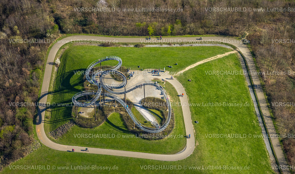 Duisburg240303492 | Luftbild, Tiger and Turtle - Magic Mountain Sehenswürdigkeit, Heinrich-Hildebrand-Höhe, Großskulptur und  Kunstwerk von Heike Mutter und Ulrich Genth, Wanheim-Angerhausen, Duisburg, Ruhrgebiet, Nordrhein-Westfalen, Deutschland, Duisburg-S