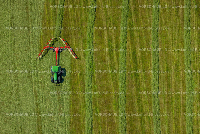 Schmallenberg230505985 | Luftbild, Landwirtschaftliche Feldarbeit mit Traktior, Dorlar, Schmallenberg, Sauerland, Nordrhein-Westfalen, Deutschland