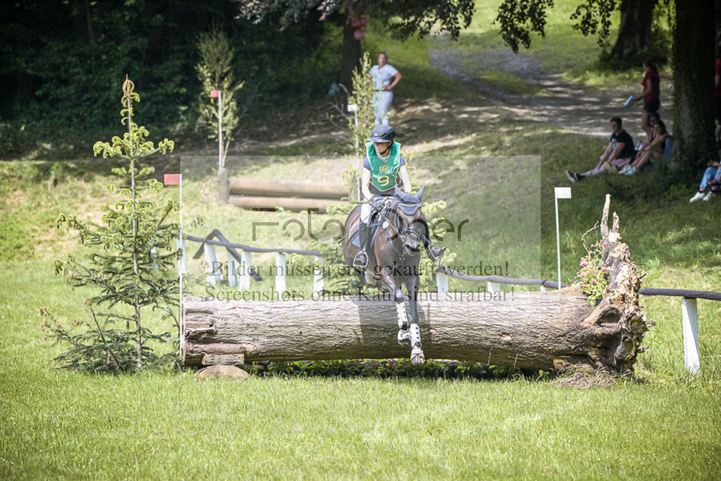 DOS_7106 | Entdecke hochwertige Reitturnierfotos von Foto Oger. Professionell, emotional und authentisch – jetzt Lieblingsmomente im Shop bestellen.Deutschlandweite Turnierfotografie. - Realisiert mit Pictrs.com