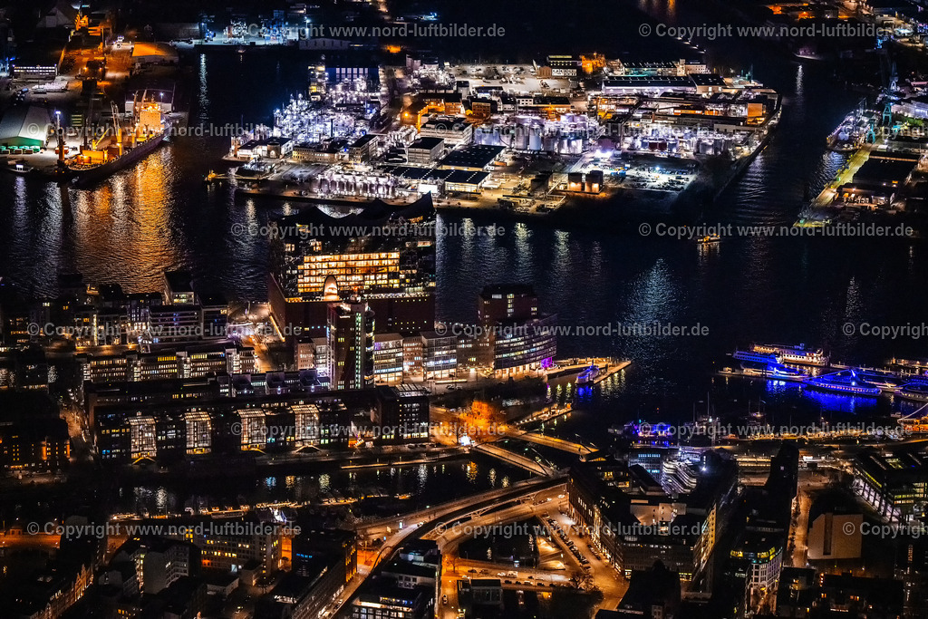 Hamburg_Elbphilharmonie_Nachtaufnahme_ELS_6146060325 | HAMBURG 06.03.2025 Nacht- Lichter und Beleuchtung Elbphilharmonie am Ufer der Elbe am Platz der Deutschen Einheit in Hamburg. Das Konzerthaus- Gebäude im Stadtteil Hamburg-HafenCity befindet sich am Ufer der Elbe der Hansestadt. Weiterführende Informationen bei: HOCHTIEF Aktiengesellschaft AG,  HamburgMusik gGmbH,  ReGe Hamburg Projekt-Realisierungsgesellschaft mbH. // Night lighting the Elbe Philharmonic Hall on the river bank of the Elbe on place Platz der Deutschen Einheit in Hamburg. Further information at: HOCHTIEF Aktiengesellschaft AG,  HamburgMusik gGmbH,  ReGe Hamburg Projekt-Realisierungsgesellschaft mbH. Foto: Martin Elsen