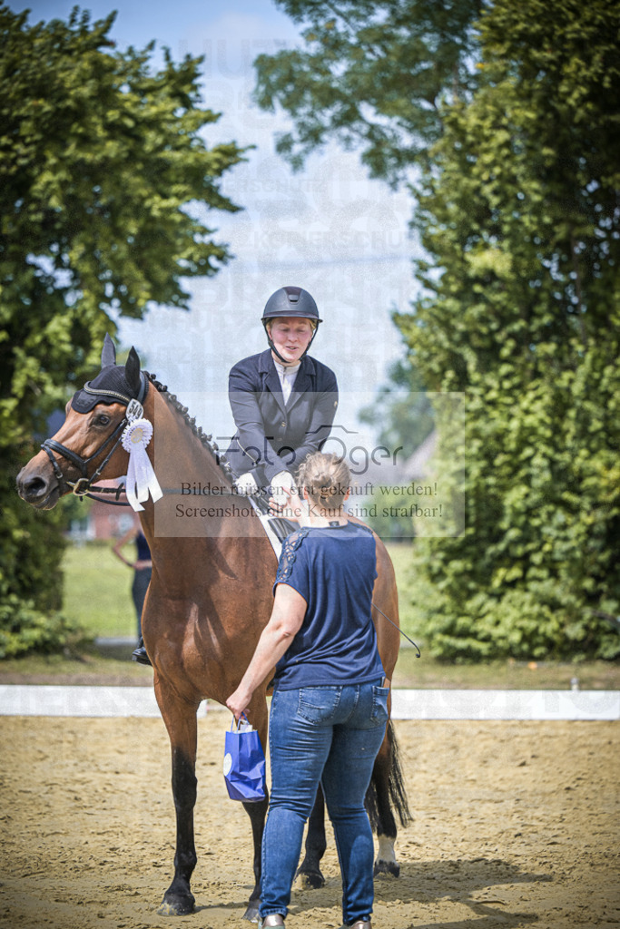 DOS_0297 | Entdecke hochwertige Reitturnierfotos von Foto Oger. Professionell, emotional und authentisch – jetzt Lieblingsmomente im Shop bestellen.Deutschlandweite Turnierfotografie. - Realisiert mit Pictrs.com