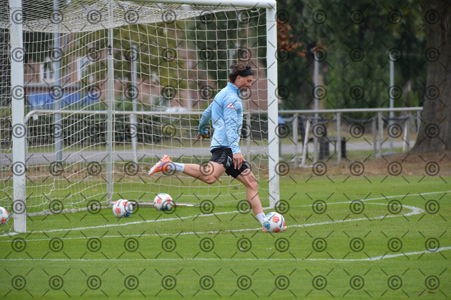 RGE_6234b | Hertha BSC, 2.Bundesliga, Saison 2025/26, Training, Herren,  Fabian Reese, ( Hertha BSC ),  Fotograf:  Ralf Gebhardt - Realisiert mit Pictrs.com
