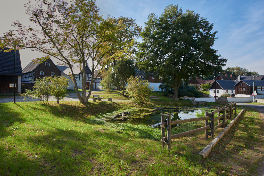 Im Platzdorf Schweinerden 03 | Bedeutsame Landschaften Deutschlands - Realisiert mit Pictrs.com