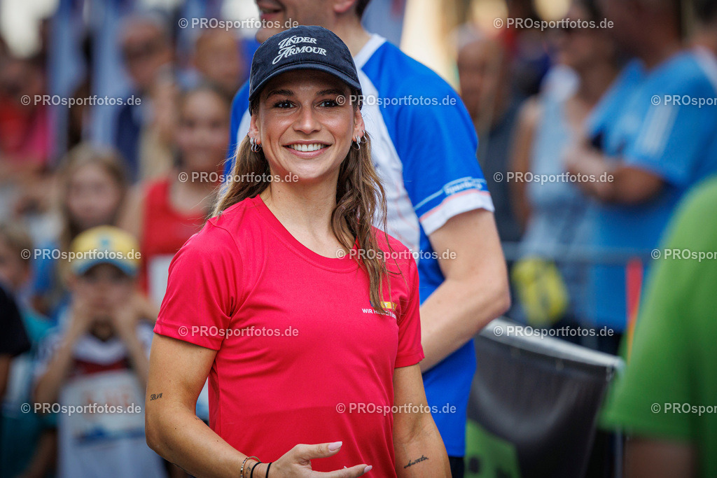 Sparda-Bank Altstadtlauf Köln; Köln, 15.08.2025 | Jana Wosnitza (RTL) beim Sparda-Bank Altstadtlauf Köln am 15.08.2025 in Köln (Nordrhein-Westfalen). 