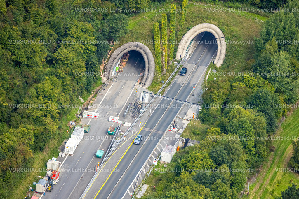 Meschede250807056 | Luftbild, Baustelle an der Autobahn A 46 mit Tunneleinfahrt und Tunnelausfahrt Freienohl, Meschede, Sauerland, Nordrhein-Westfalen, Deutschland