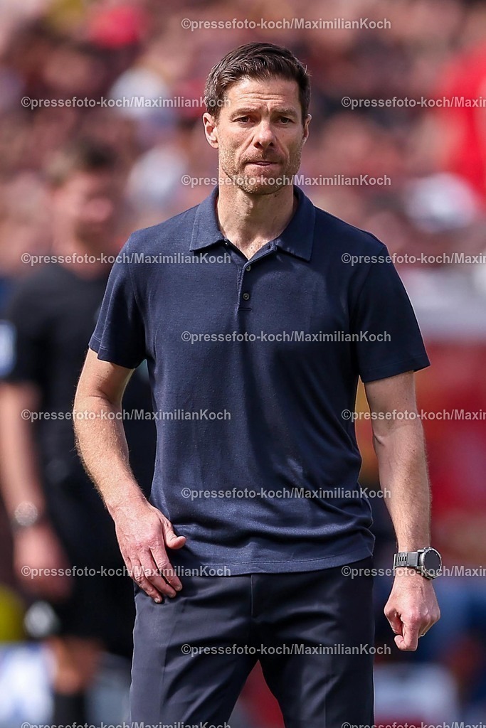 B0411052503394 | 11.05.2025, Fußball, Bayer 04 Leverkusen - Borussia Dortmund, 1. Fußball Bundesliga, 33. Spieltag, BayArena, Saison 2024 2025: Cheftrainer Xabi Alonso (Bayer 04 Leverkusen Trainer) DFB regulations prohibit any use of photographs as image sequences and or quasi-video.