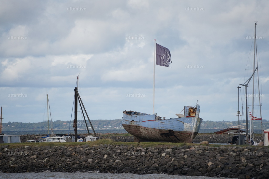 Wrack | Dänemark, Handbjerg Marina - Realisiert mit Pictrs.com