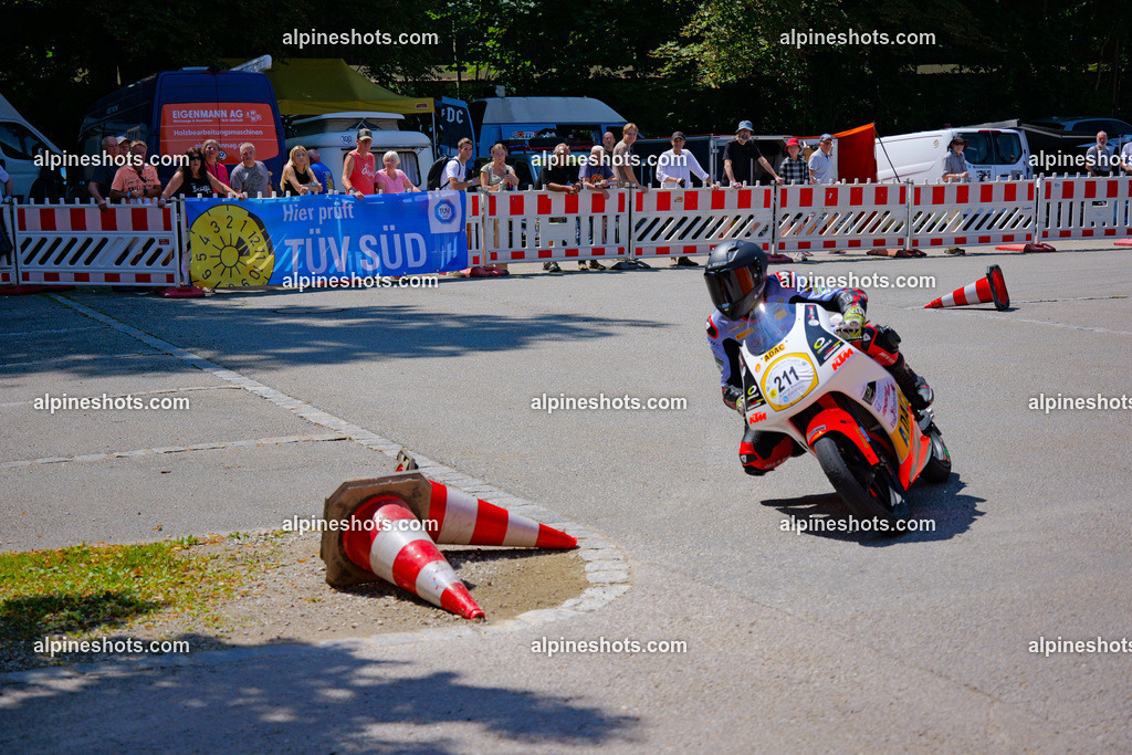 P1037003-2 | Erleben Sie atemberaubende, hochqualitative Fotos Ihrer Fahrt entlang der malerischen Alpenstraßen. Besuchen Sie alpineshots.com, um professionelle Aufnahmen Ihrer unvergesslichen Reise zu finden und zu kaufen - Realisiert mit Pictrs.com
