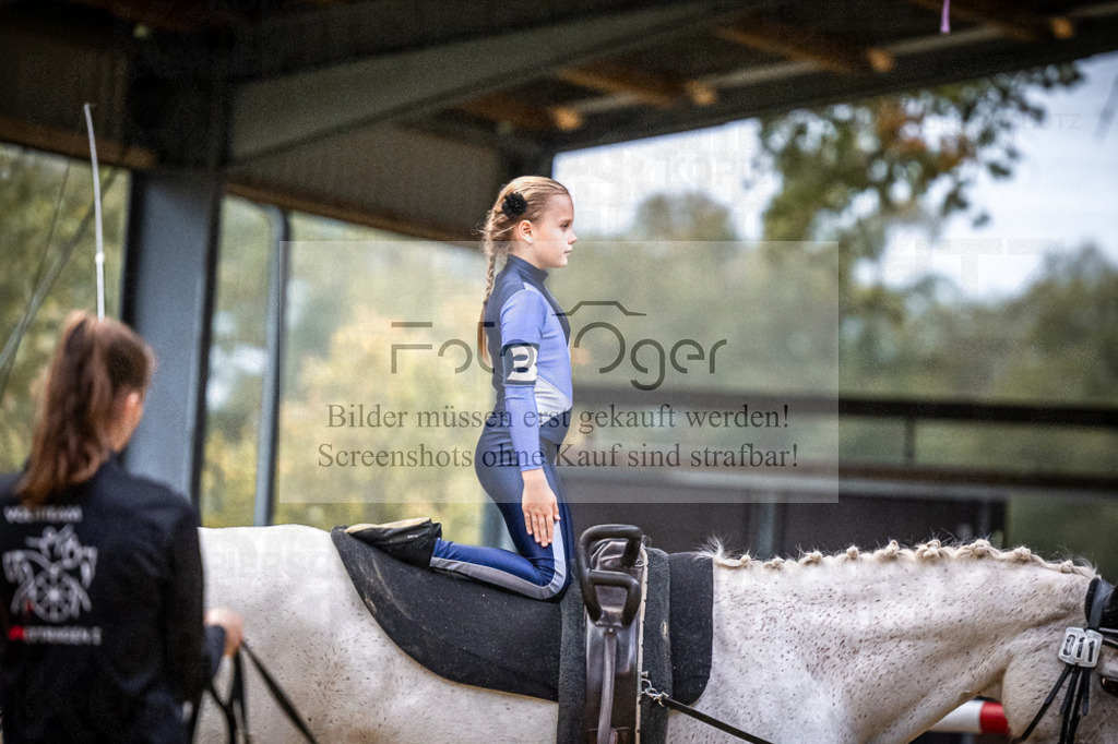 DOS_0105 | Entdecke hochwertige Reitturnierfotos von Foto Oger. Professionell, emotional und authentisch – jetzt Lieblingsmomente im Shop bestellen.Deutschlandweite Turnierfotografie. - Realisiert mit Pictrs.com