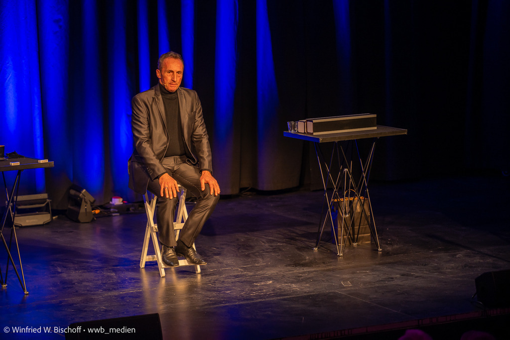 wwb-2412-0016 | <Fotografie> <Video> <Film> <Winfried Bischoff> - Realisiert mit Pictrs.com