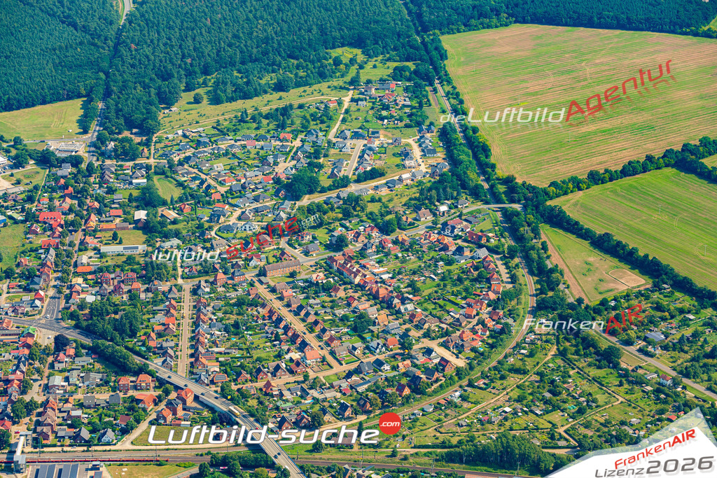 Neue Luftbildaufnahme der Stadt Ludwigslust - Das Luftbild wurde 2025 vom UL-Flugzeug heraus erstellt ( keine Drohnenaufnahme ) - Hochauflösende Luftaufnahme - für Wandbilder und großformatige Ausdrucke geeignet. Das besondere Geschenk!Hier alle&nbsp;Infos zur Lizenzierung der LuftaufnahmeWir fliegen auch dieses Jahr wieder in Ihre Region um Luftbilder zu erstellen.- Luftbild anfragen