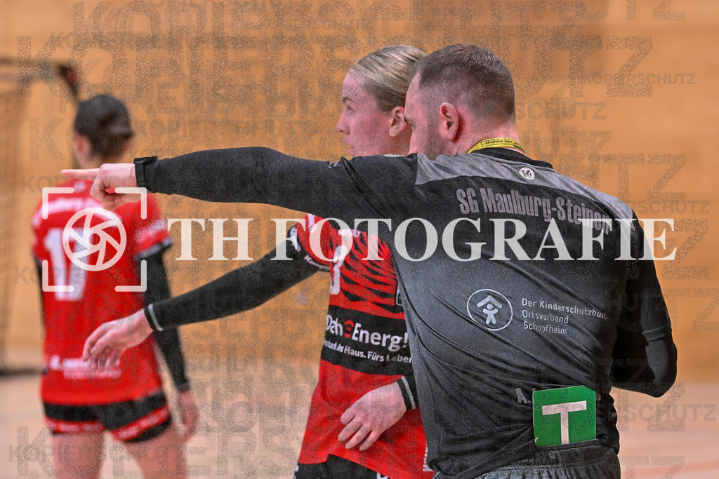 GER, SG Maulburg/Steinen - HB Kinzigtal, Handball, Suedbadenliga, 22. Spieltag, Saison 2023/2024, 27.04.2024 | Leonie Kiefer (SG Maulburg/Steinen, #03) mit André Leuchtmann (SG Maulburg Steinen, Trainer)

GER, SG Maulburg/Steinen - HB Kinzigtal, Handball, Suedbadenliga, 22. Spieltag, Saison 2023/2024, 27.04.2024

Foto: TH Fotografie/Thomas Hess