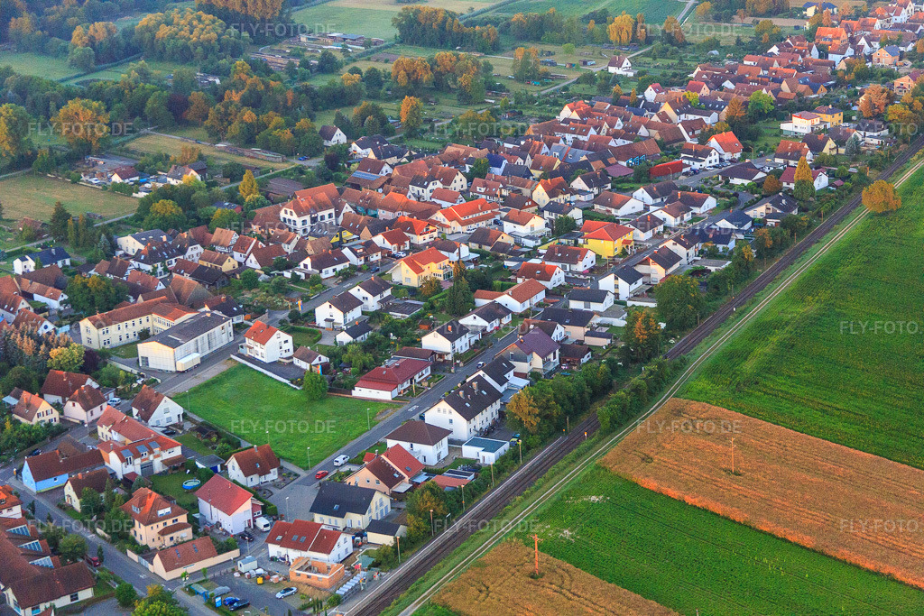Luftbild: Im Ziegelfeld im Ortsteil Schaidt in Wörth im Bundesland Rheinland-Pfalz in Deutschland. Foto: IMG_091502.jpg vom 10.07.2016 durch Werner Riehm/FLY-FOTO.de