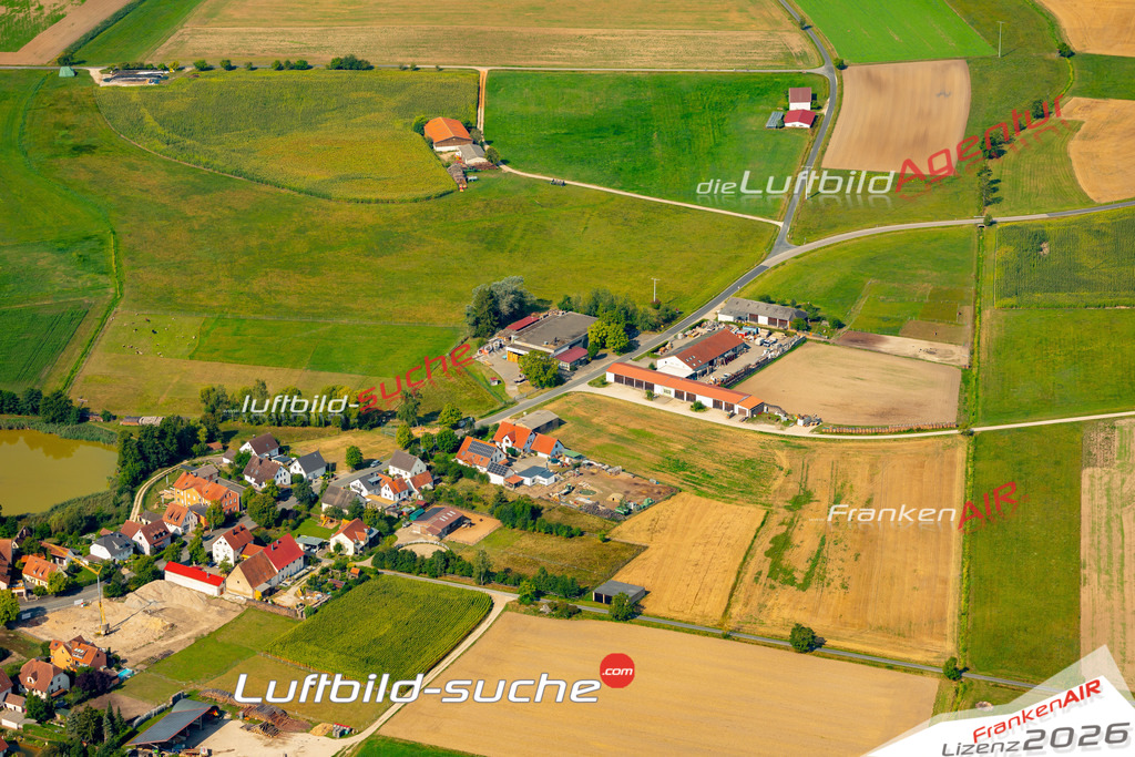 Das Luftbild zeigt : Kairlindach Weisendorf - Die Luftaufnahme wurde 2024 vom UL-Flugzeug aus erstellt ( keine Drohne ) - Hochauflösende Luftaufnahme - Für grossformatige Ausdrucke geeignet. Die Geschenkidee !Mit Lizenz und Bildrechte bestellbar