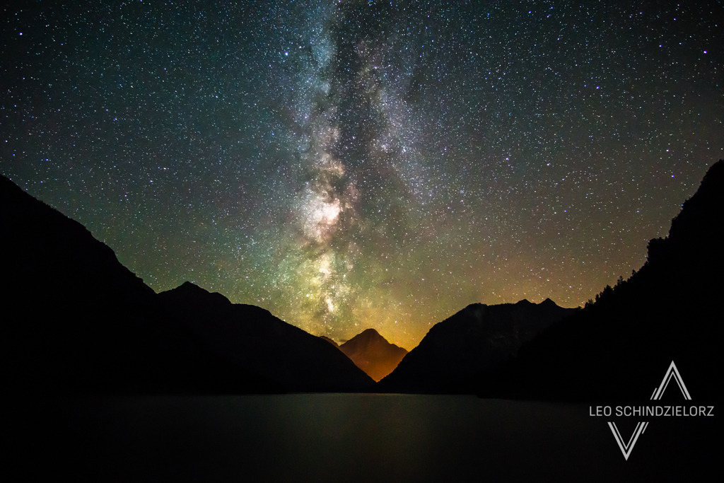 Fotografie_Leo_Schindzielorz_AT_Sommer_Tirol_Plansee_Milchstraße_Thaneller | Atmosphärische Landschaftsbilder & Drohnenaufnahmen aus dem Allgäu, Tirol, Südtirol & der Schweiz – ideal für Leinwanddrucke & zur stilvollen Raumgestaltung. - Realisiert mit Pictrs.com
