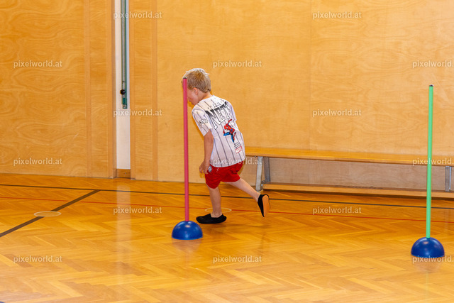 Sport in der Volksschule mit Sabrina Wrann | Bildershop von pixelworld.at - Realisiert mit Pictrs.com