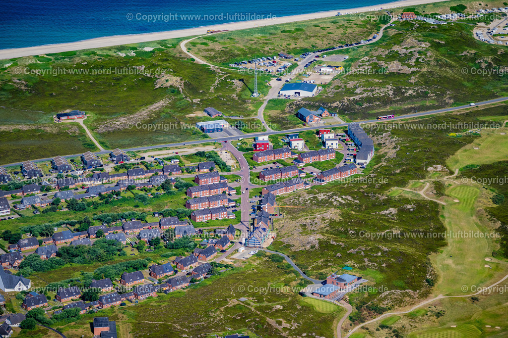 Sylt_Hörnum_Berliner_Ring_Hangstrasse_ELS_8901210625 | HöRNUM (SYLT) 13.08.2025 Ferienhaus Anlage Bunte Häuser " Berliner Ring " in Hörnum (Sylt) im Bundesland Schleswig-Holstein, Deutschland. // Holiday home complex Bunte Haeuser " Berliner Ring " in Hoernum (Sylt) in the federal state of Schleswig-Holstein, Germany. Foto: Martin Elsen