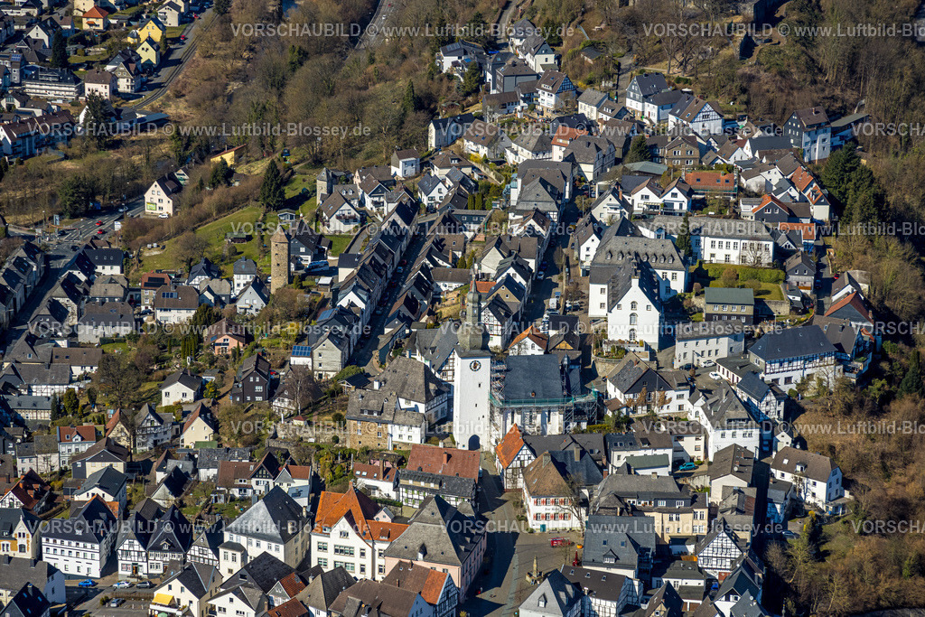 Arnsberg250305368 | Luftbild, Altstadt mit Fachwerkhäusern und Glockenturm der Stadtkapelle St. Georg, Arnsberg, Sauerland, Nordrhein-Westfalen, Deutschland