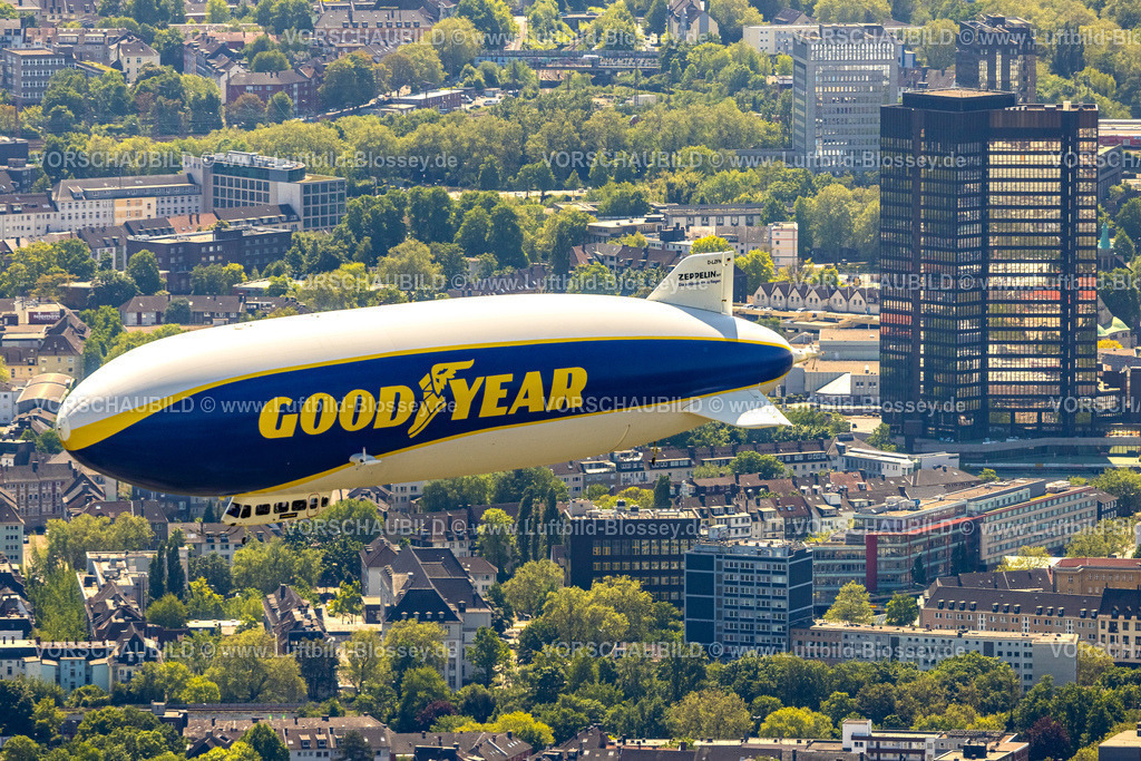 Essen230511732ZeppelinGoodYear | Luftbild, Zeppelin NT Rundflug über Essen, Skyline von Essen, Rathausturm der Stadt Essen, Ostviertel, Essen, Ruhrgebiet, Nordrhein-Westfalen, Deutschland