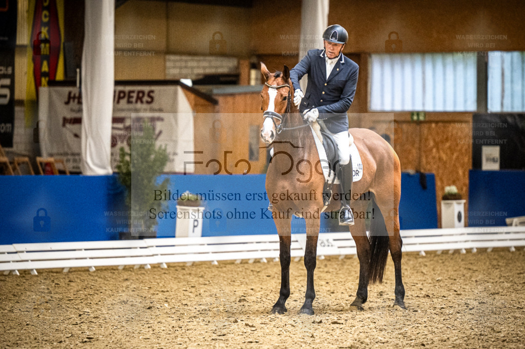 DOS_0661 | Entdecke hochwertige Reitturnierfotos von Foto Oger. Professionell, emotional und authentisch – jetzt Lieblingsmomente im Shop bestellen. - Realisiert mit Pictrs.com