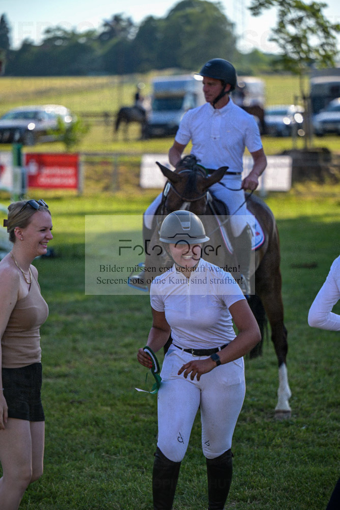 Reitturnier Voxtrup | Entdecke hochwertige Reitturnierfotos von Foto Oger. Professionell, emotional und authentisch – jetzt Lieblingsmomente im Shop bestellen.Deutschlandweite Turnierfotografie. - Realisiert mit Pictrs.com