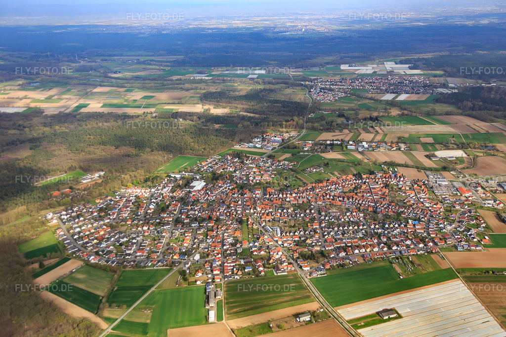 Luftbild: Ortsübersicht im Winter aus Süden in Harthausen im Bundesland Rheinland-Pfalz in Deutschland. Foto: IMG_076827.jpg vom 12.04.2015 durch Werner Riehm/FLY-FOTO.de