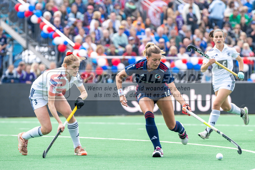 Final4_20240519-1203-0060 | Bonn, Deutschland, 19.05.2024: Annika Marie Sprink (Duesseldorfer HC), Aina Lilly Kresken (Mannheimer HC) in Aktion waehrend des Spiels der Deutsche Feldhockey-Meisterschaften 2024 zwischen Final 4 Damen Finale Düsseldorfer HC - Mannheimer HC im Bonner THV am 19.05.2024 in Bonn, Deutschland. (Foto von Stephan Fehrmann)

Bonn, Germany, 19.05.2024: Annika Marie Sprink (Duesseldorfer HC), Aina Lilly Kresken (Mannheimer HC) in action during the game of Deutsche Feldhockey-Meisterschaften 2024 between Final 4 Damen Finale Düsseldorfer HC - Mannheimer HC in Bonner THV at 19.05.2024 in Bonn, Deutschland. (Foto from Stephan Fehrmann)