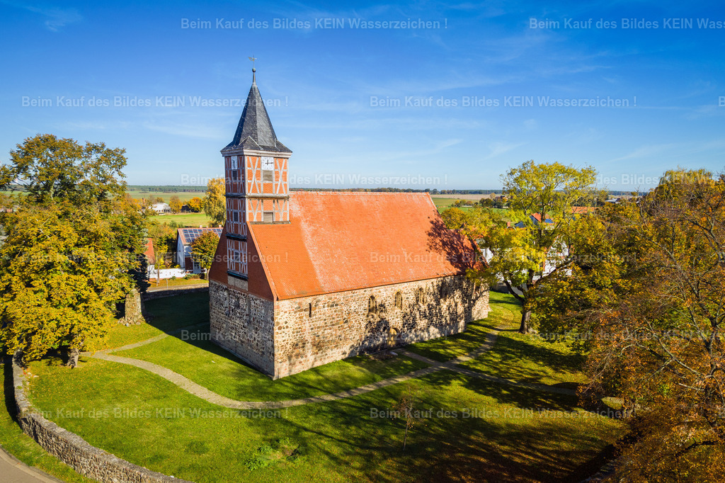 Kirche_Grabow_Jerichower_Land-0005 | Kirche in Grabow im Herbst - Realisiert mit Pictrs.com