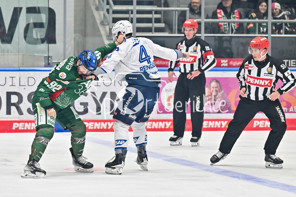 Augsburger Panther - Adler Mannheim | AUGSBURG, GERMANY - 28. DECEMBER: im Bild der Faustkampf zwischen Dan RENOUF (Adler Mannheim 4) und Joseph CRAMAROSSA (Augsburger Panther 92) / Fight / Kampf / Kämpfen / Schlägerei während dem Match zwischen den Augsburger Panthern und den Adler Mannehim am 33. Spieltag der Penny DEL im Curt Frenzel Stadion