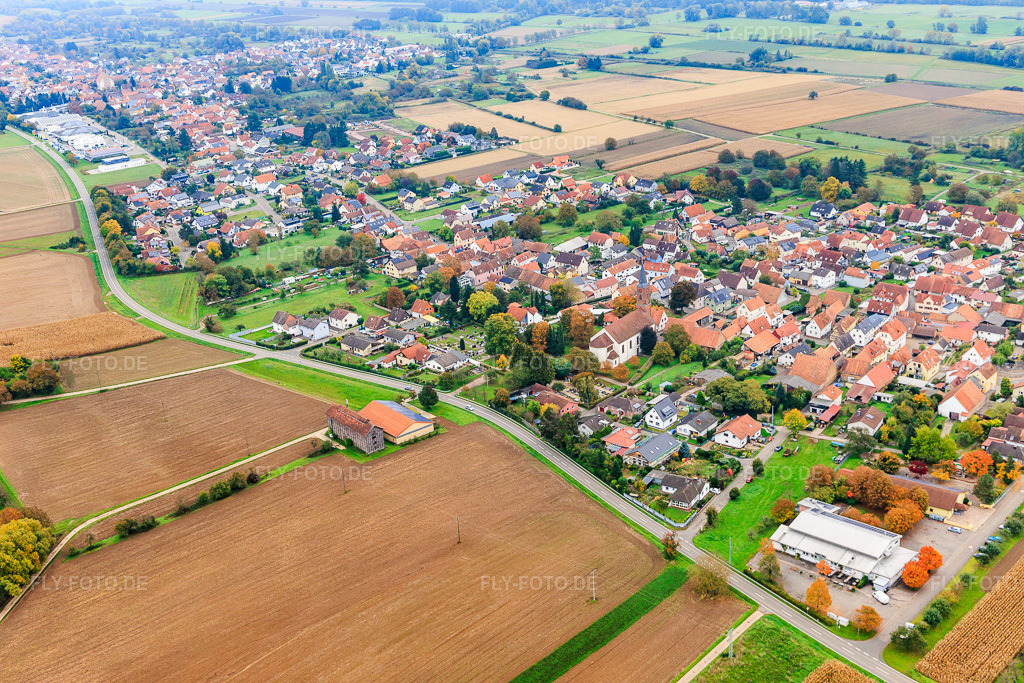 Luftbild: Ortsansicht aus Nordosten in Kapsweyer im Bundesland Rheinland-Pfalz in Deutschland. Foto: IMG_150035.jpg vom 10.10.2025 durch Werner Riehm/FLY-FOTO.de