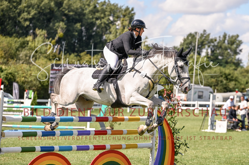 Schugtsche-Düren.2024-09.Springprf.L-106 | Schugtsche Fotografie - Realisiert mit Pictrs.com