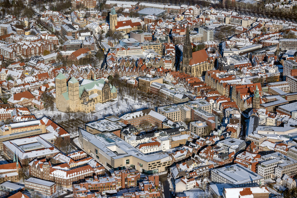 4043959 | MüNSTER 13.02.2021 Winterlich schneebedeckte Altstadtbereich und Innenstadtzentrum in Münster im Bundesland Nordrhein-Westfalen, Deutschland. Weiterführende Informationen bei: Stadt Münster,  Stadtwerke Münster GmbH. // Wintry snowy old Town area and city center in Muenster in the state North Rhine-Westphalia, Germany. Further information at: Stadt Muenster,  Stadtwerke Muenster GmbH. Foto: Gerhard Launer
