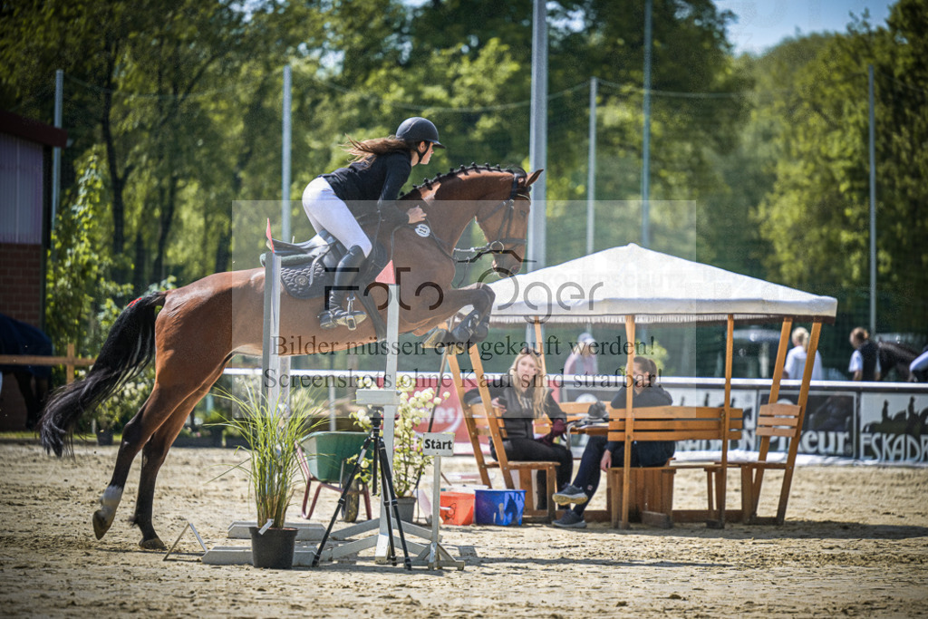 DOS_9610 | Entdecke hochwertige Reitturnierfotos von Foto Oger. Professionell, emotional und authentisch – jetzt Lieblingsmomente im Shop bestellen.Deutschlandweite Turnierfotografie. - Realisiert mit Pictrs.com