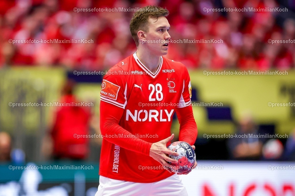 EHF16012602160 | 16.01.2026, Handball, Men's EHF EURO 2026, Dänemark - Nordmazedonien, Jyske Bank Boxen in Herning, Dänemark, Preliminary Round:  Lasse Bredekjaer Andersson (Denmark #28) 