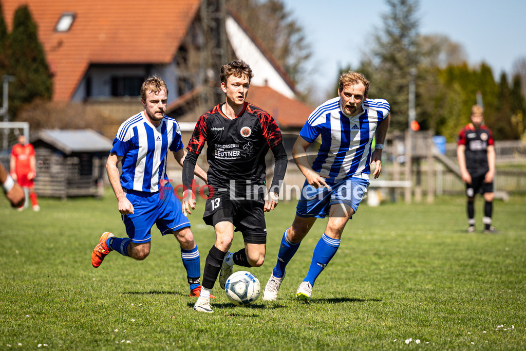 SV Unterhausen gegen FSV Höhenrain II | Fußball A-Klasse Herren Oberbayern Zugspitze Gruppe 5 2025/26, SV Unterhausen gegen FSV Höhenrain II, 20250406,Benedikt RETSCHY (SV Unterhausen 13) am Ball,2025-04-06 in Unterhausen (Sportplatz Unterhausen), Benedikt RETSCHY (SV Unterhausen 13), Hubert GÖTZINGER (FSV Höhenrain II 8)Copyright: WolfgangxLindner www.foto-lindner.de