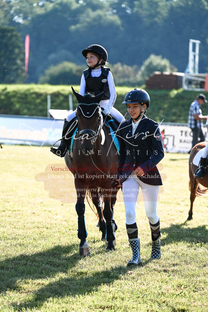 DSC_0534 | Pferde- und Turnierfotografie in Westsachsen. Pferdeportraits, Auftragszeichnungen und intuitive Kunst.