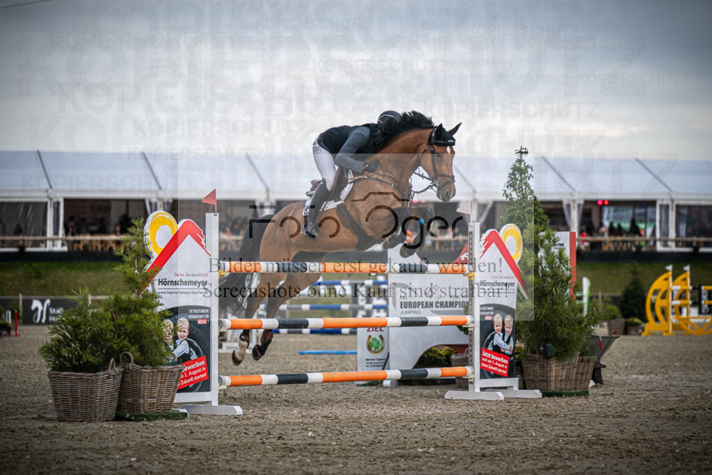 DOS_7880 | Entdecke hochwertige Reitturnierfotos von Foto Oger. Professionell, emotional und authentisch – jetzt Lieblingsmomente im Shop bestellen.Deutschlandweite Turnierfotografie. - Realisiert mit Pictrs.com