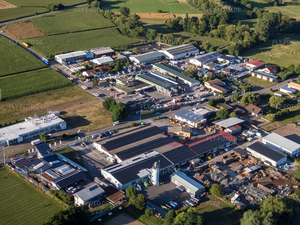 Luftbild: Gewerbegebiet mit Kurt Weis Fensterbau GmbH und Union Bauzentrum Hornbach Billigheim in Billigheim-Ingenheim im Bundesland Rheinland-Pfalz in Deutschland.Foto: P7130162.jpg vom 13.07.2017 durch Werner Riehm/FLY-FOTO.deWWW.WEIS-FENSTERBAU.DEBilligheim-Ingenheim | Union Bauzentrum Hornbach GmbH