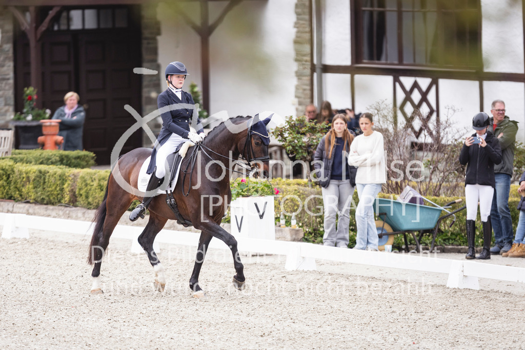 260412_Kronberg_S-Dressur-605 | Deine schönsten Turniermomente als professionelle Fotos! Entdecke hochwertige Pferdesport-Fotografie im Online-Shop. Jetzt Fotos finden & bestellen!