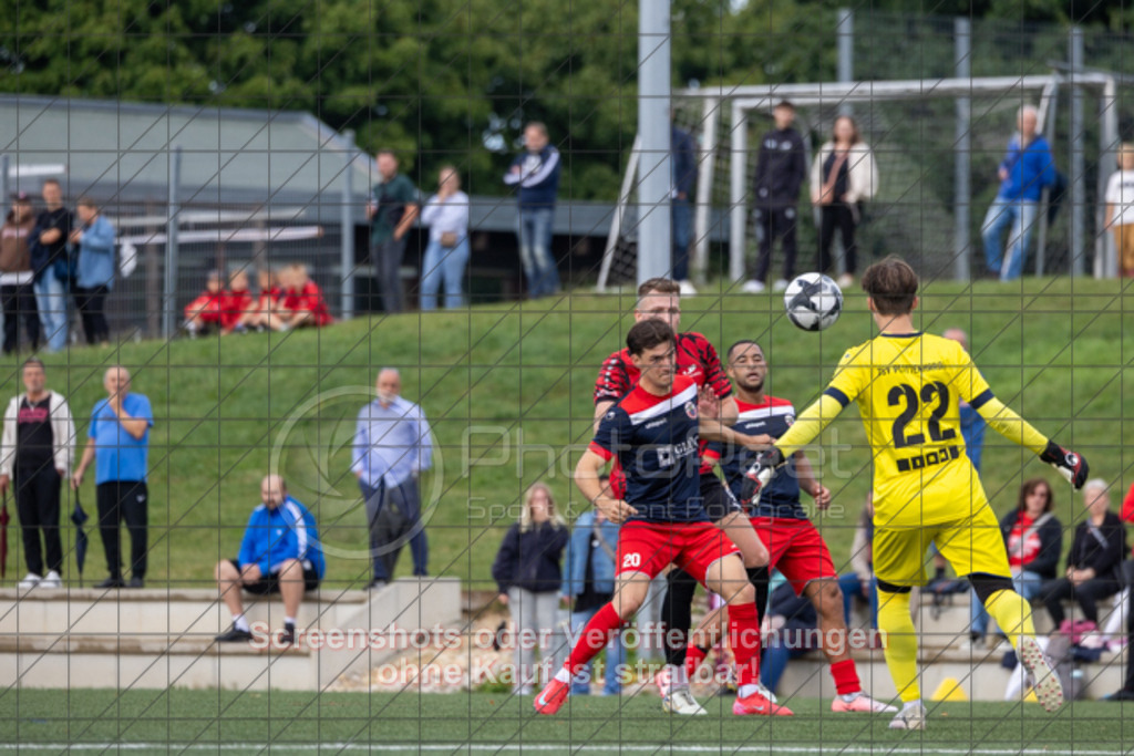 20250726_174949_0062 | #,TSV Bad Boll (rot/schwarz) vs. TSVGG Plattenhardt (blau/rot), Fussball, DB-Regio-WFW-Pokal - wfv, 1.Runde, Saison 2025/2026, Kunstrasenplatz, Erlengarten 37, 73087 Bad Boll, 26.07.2025 - 17:30 Uhr,Foto: PhotoPeet-Sportfotografie/Peter Harich