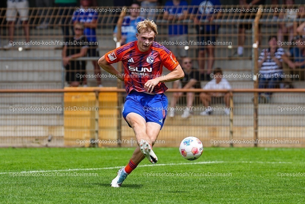 xYDR20072501076 | 20.07.2025, xydrx, Fußball, Rot Weiss Ahlen - FC Schalke 04, Testspiel, Wersestadion: Peter Remmert (FC Schalke 04 #39)