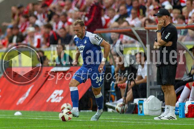 29.08.2026, GER, Fussball, Herren, Bundesliga , 1. Bundesliga, Saison 2026/2027, 1. FC Köln - TSG 1899 Hoffenheim | Vladimír Coufal (TSG) in Aktion am Ball, Einzelaktion