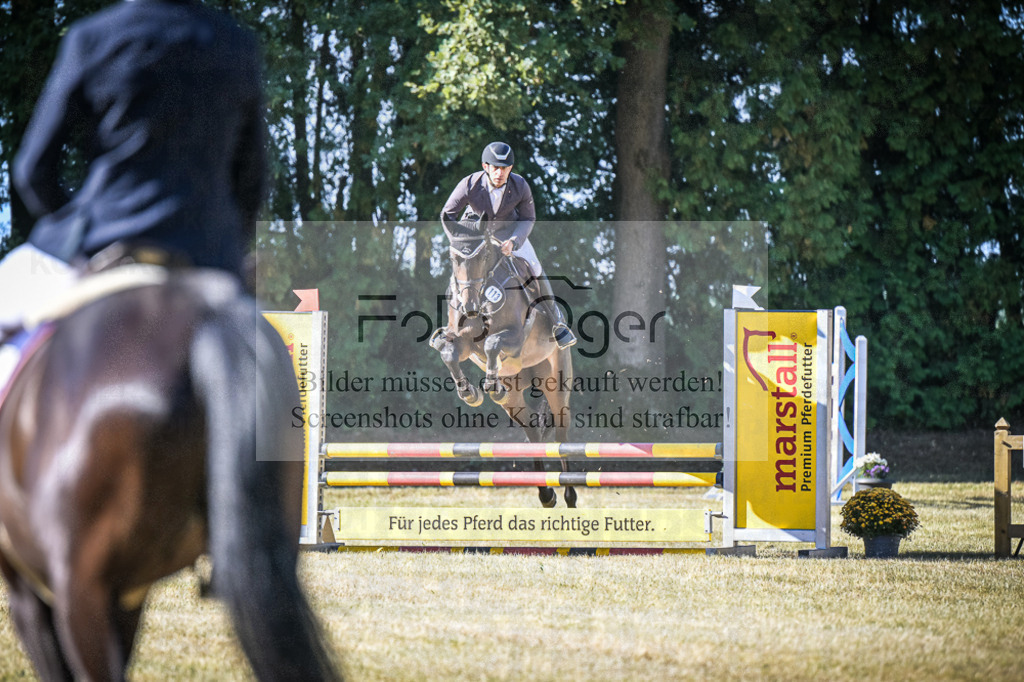 DOS_0132 | Entdecke hochwertige Reitturnierfotos von Foto Oger. Professionell, emotional und authentisch – jetzt Lieblingsmomente im Shop bestellen.Deutschlandweite Turnierfotografie. - Realisiert mit Pictrs.com