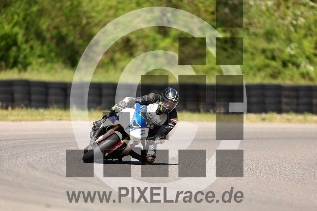 0067-20260426_01931 | Schöne Erinnerungen an spannende Momente - das festzuhalten ist unser Job. PIXELrace.de ist seit 2003 auf den Rennstrecken Europas unterwegs um die Action draußen beim Fahren und die wunderbare Stimmung imm Fahrerlager für euch einzufangen.