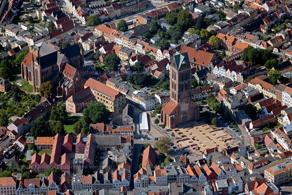 4062183 | WISMAR 08.09.2021 Ruine des Kirchengebäude der " St. Marien " in Wismar im Bundesland Mecklenburg-Vorpommern, Deutschland. Weiterführende Informationen bei: Hansestadt Wismar. // Ruins of church building " St. Marien " in Wismar in the state Mecklenburg - Western Pomerania, Germany. Further information at: Hansestadt Wismar. Foto: Gerhard Launer