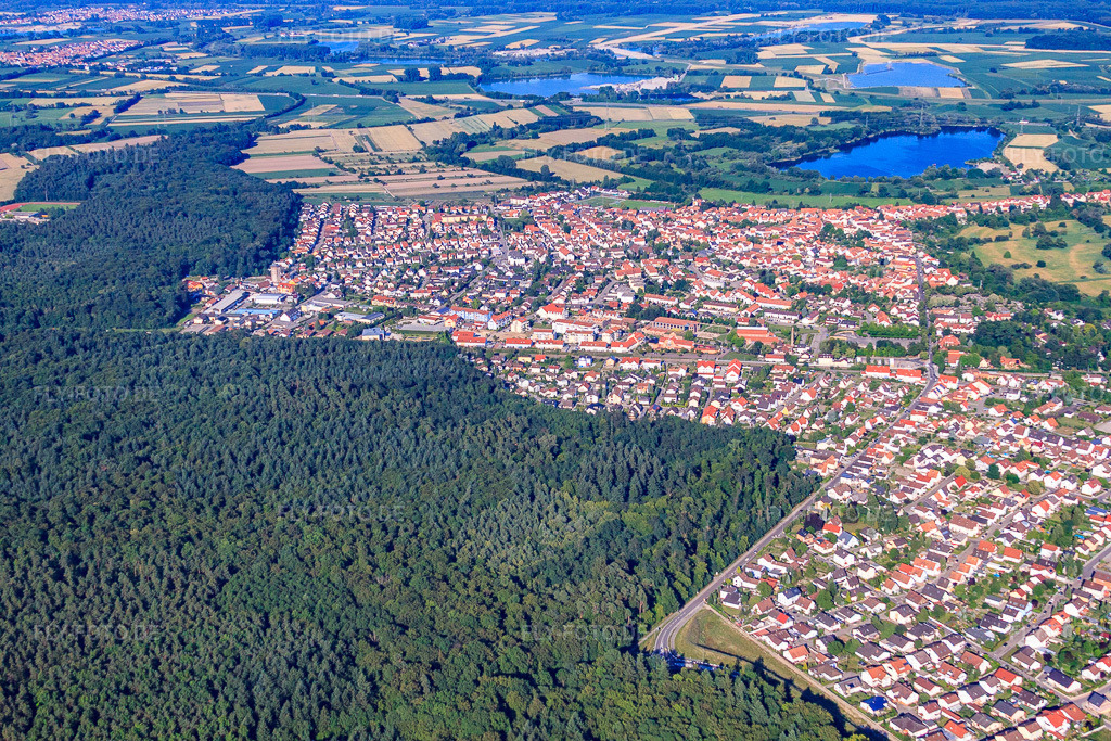 Luftbild: Hatzenbühler Straße in Jockgrim im Bundesland Rheinland-Pfalz in Deutschland. Foto: IMG_42563.jpg vom 27.06.2011 durch Werner Riehm/FLY-FOTO.de
