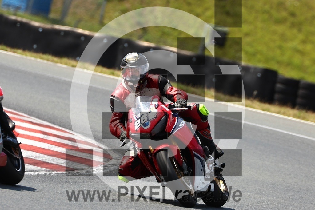 0262-20250719_12433 | Schöne Erinnerungen an spannende Momente - das festzuhalten ist unser Job. PIXELrace.de ist seit 2003 auf den Rennstrecken Europas unterwegs um die Action draußen beim Fahren und die wunderbare Stimmung imm Fahrerlager für euch einzufangen.