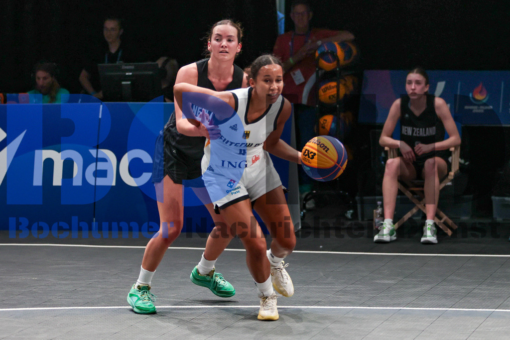 SES_TTG3X320250717-23 | bond - Realisiert mit Pictrs.com