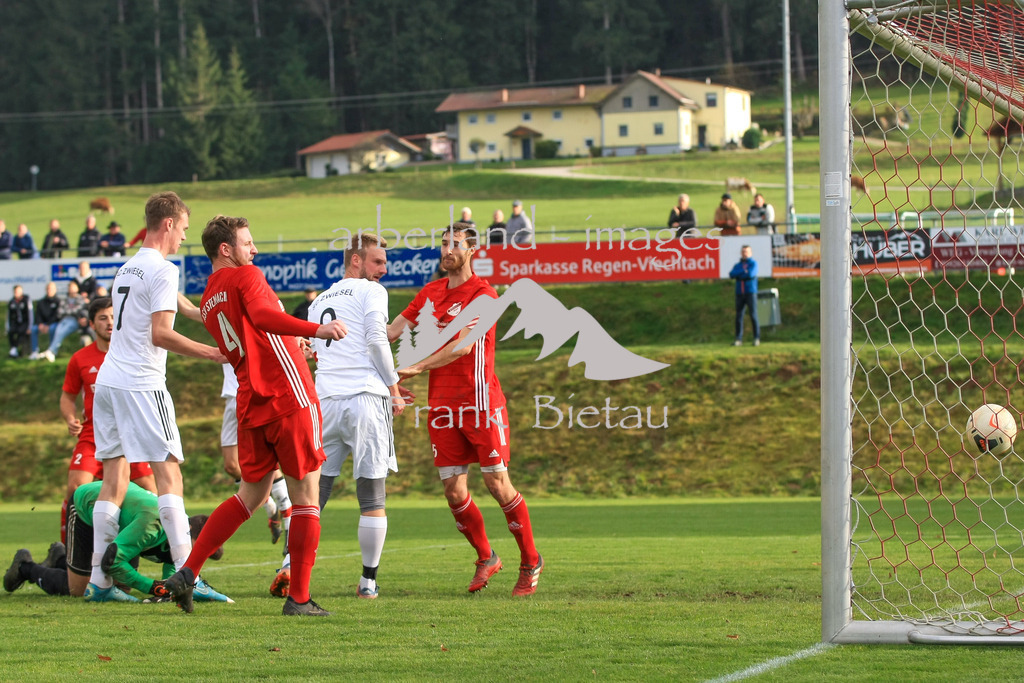 993T7726 | Matthias Niedermeier,mit dem Kopf zum 1:0